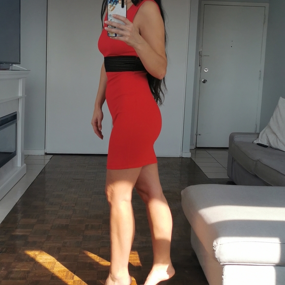 RED DRESS - Picture 4 of 4